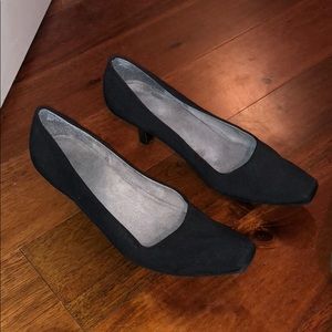 Aerosols black heels